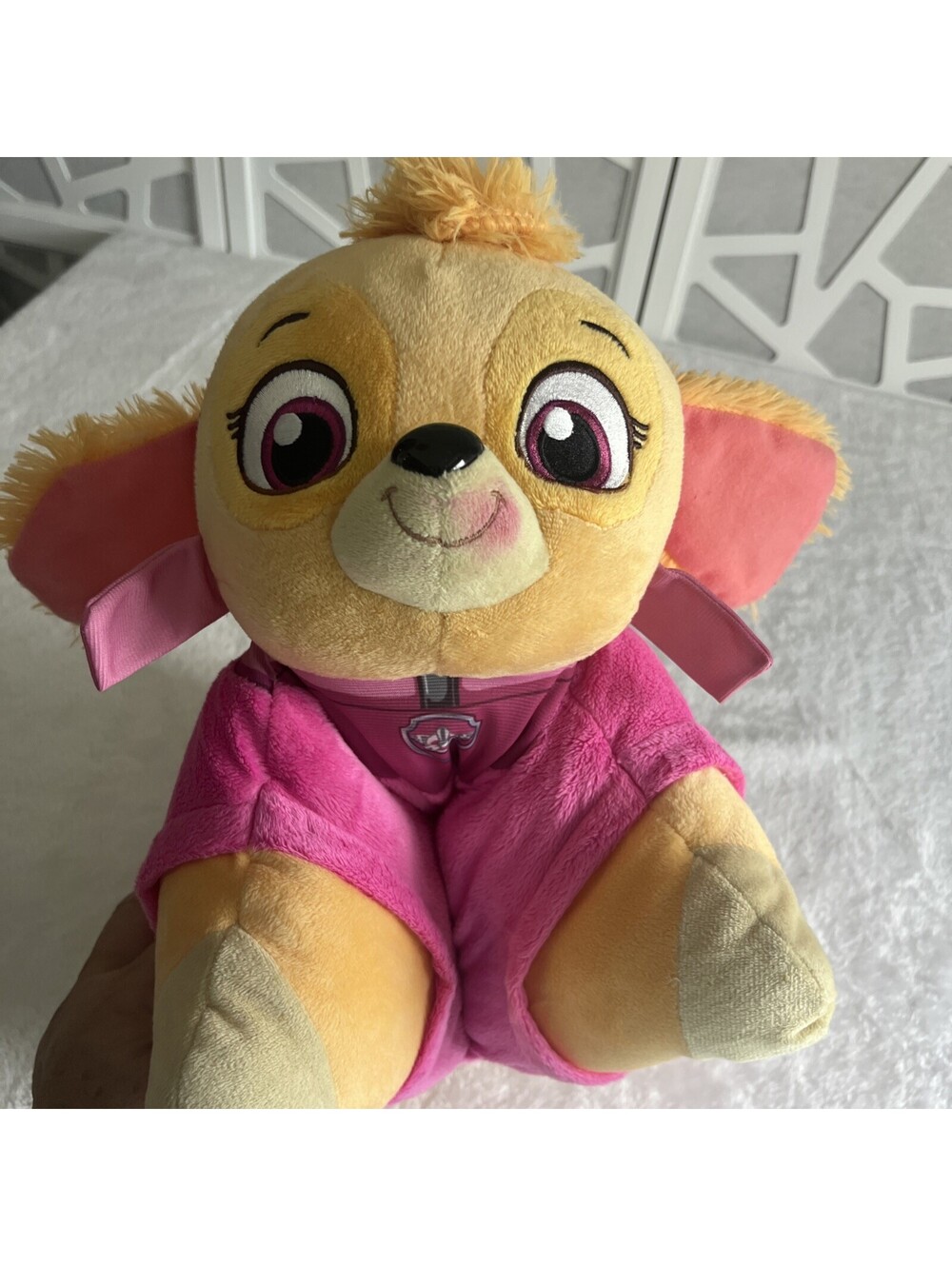 ADORABLE PAW PATROL FAVORITE! Skye Pillow Pets Large Folding Plush Pillow